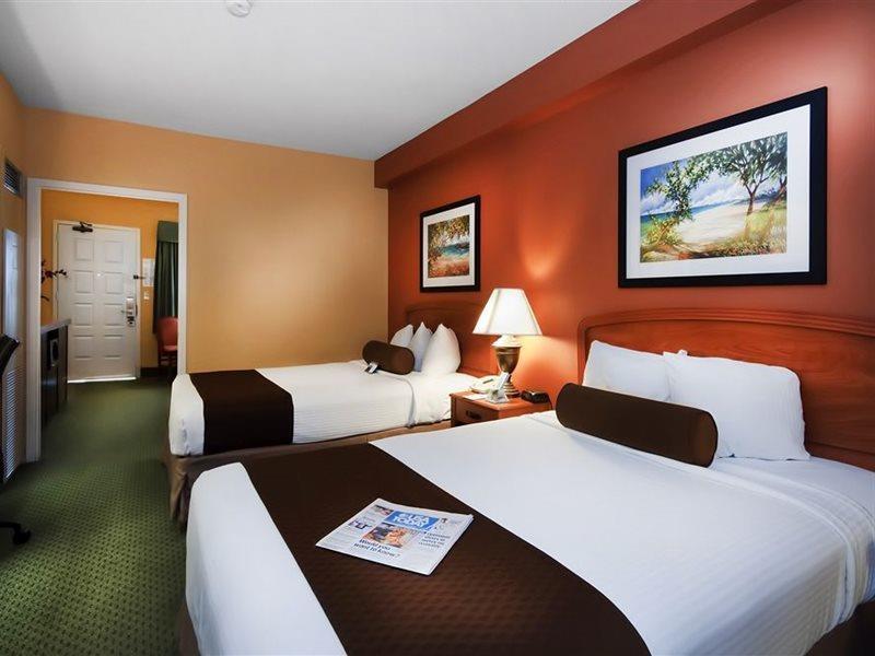 Western Deerfield & Hotel