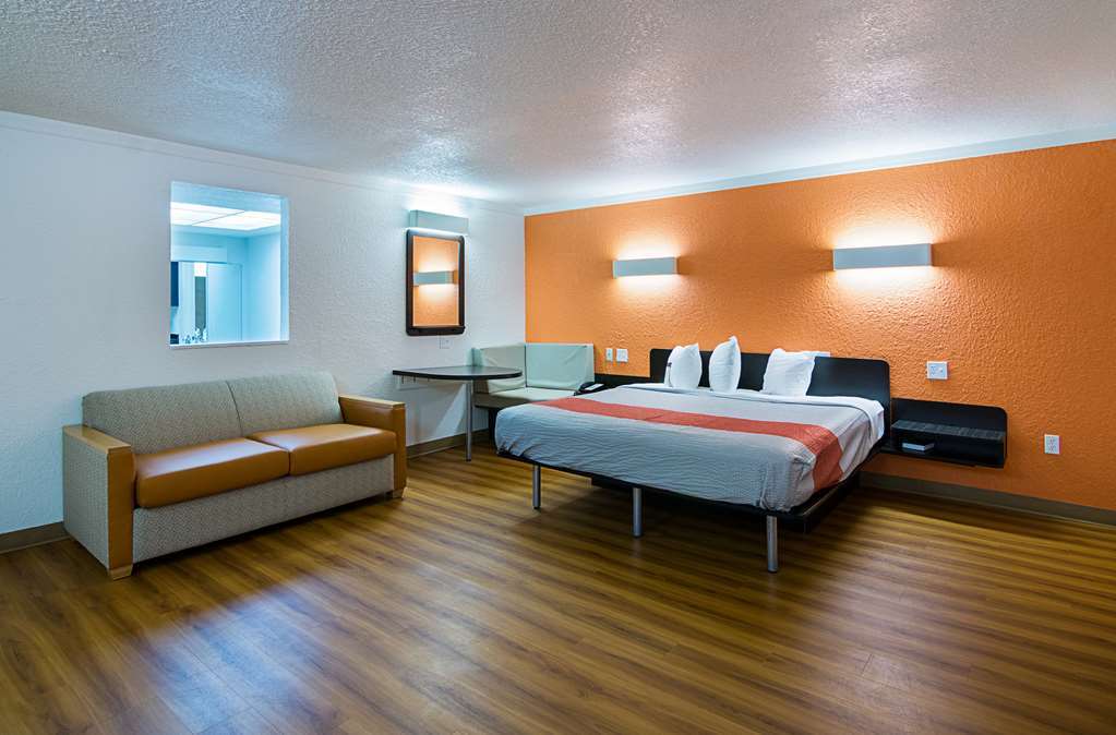 6-tampa, Fl - Fairgrounds Hotel 2*