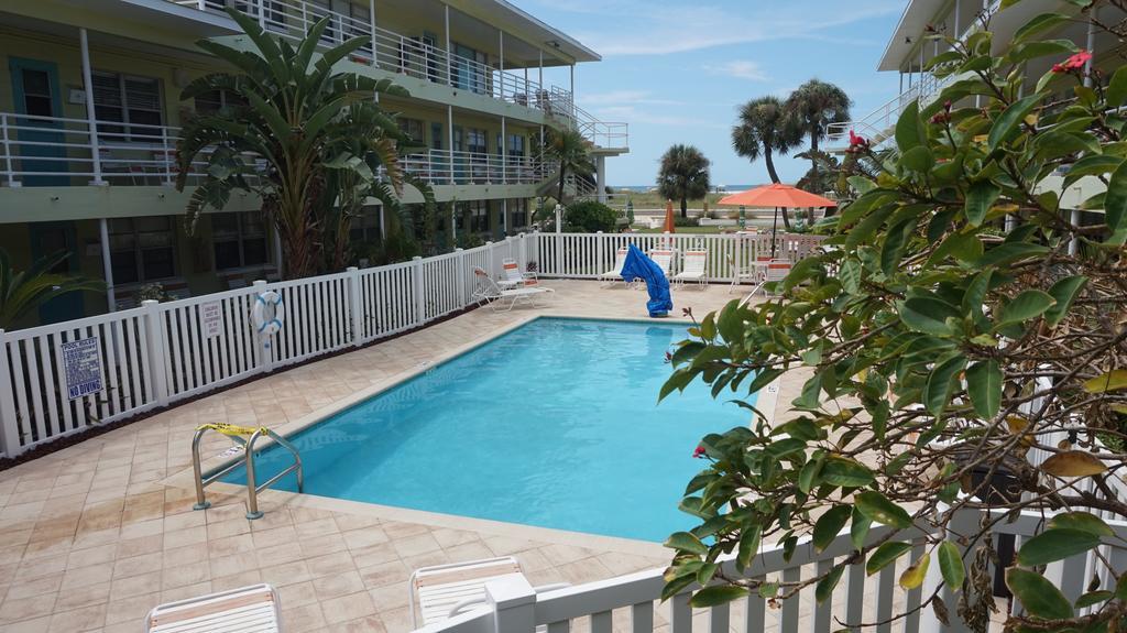 Tropic Terrace Of Treasure Island Hotel