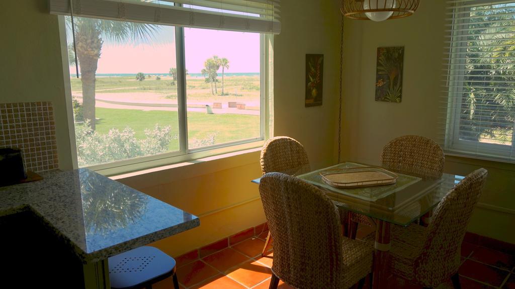 Tropic Terrace Of Treasure Island Hotel