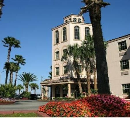 Hotel On The Lakes 3*