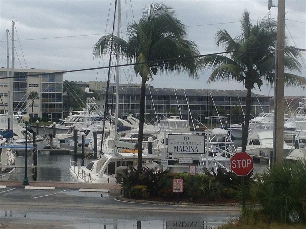 Camelot Waterfront Motel Palm Beach