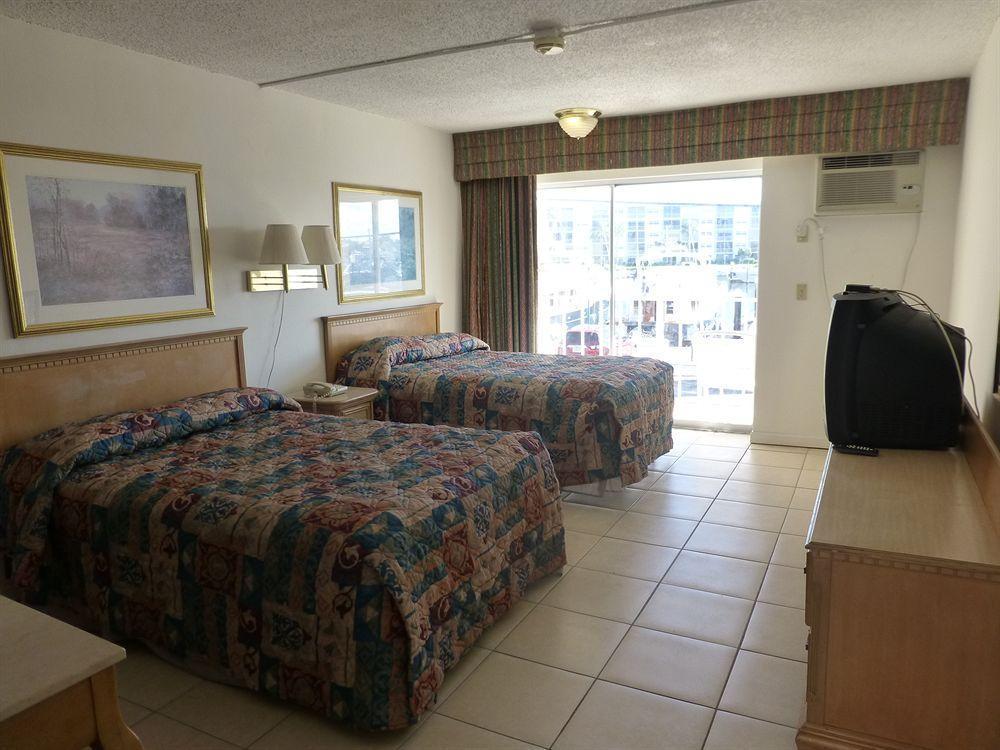 Camelot Waterfront Palm Beach