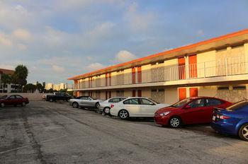 Motel Camelot Waterfront 3*
