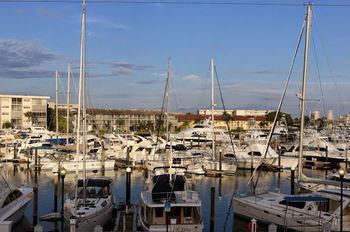 Camelot Waterfront 3*
