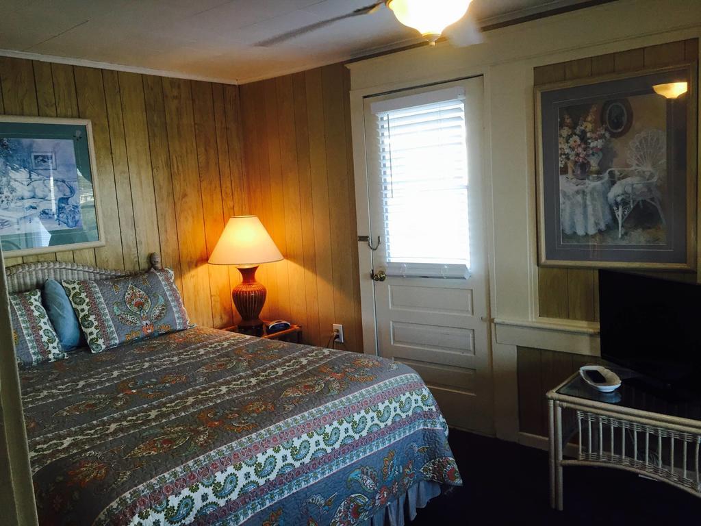 Apartment Sun N Fun Beachfront Vacation *