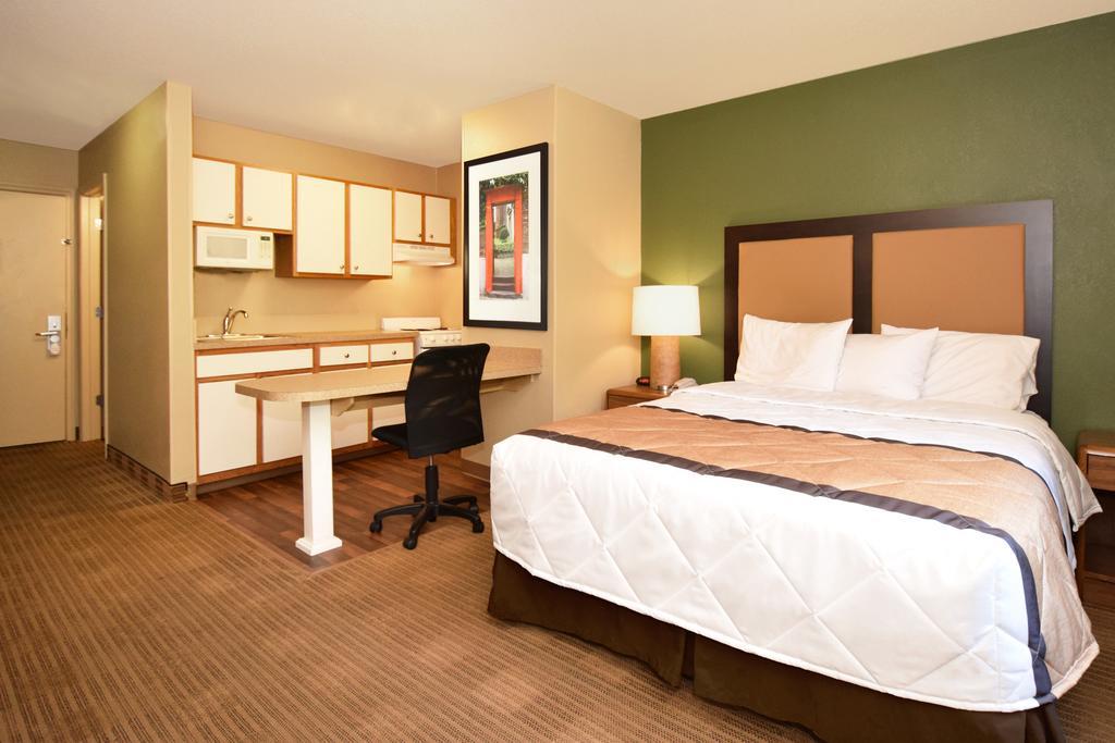 Candlewood Southpoint Hotel