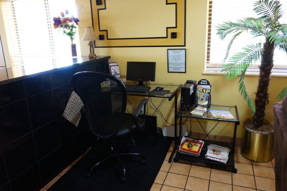Super 8 By Wyndham Naples