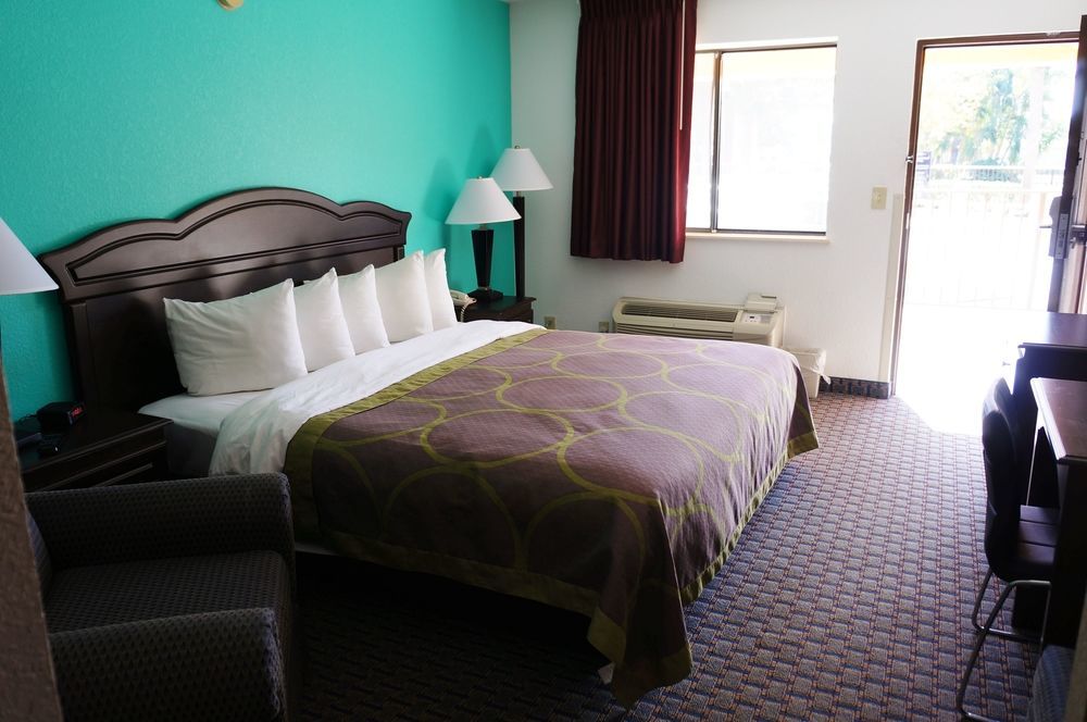 Hotel Super 8 By Wyndham Naples