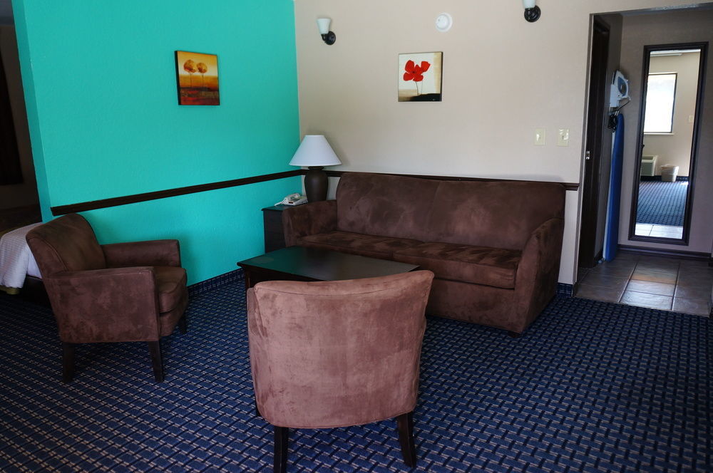 Super 8 By Wyndham Hotel