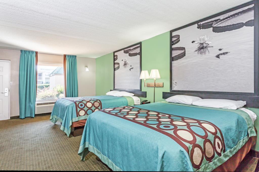 Super 8 By Wyndham Hotel