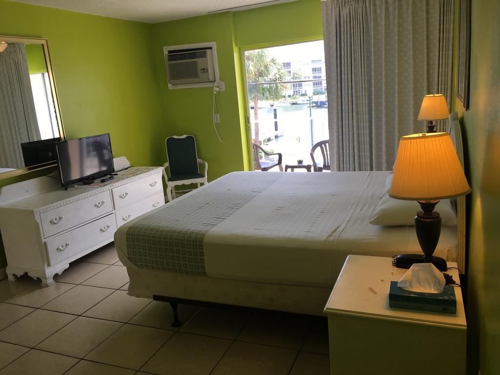 Camelot Waterfront 3*