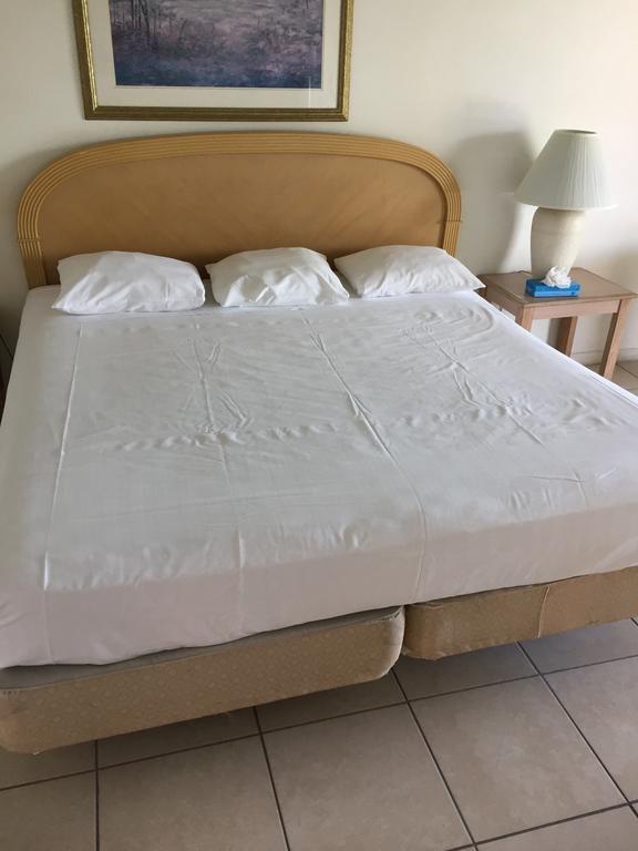 Camelot Waterfront Motel 3*