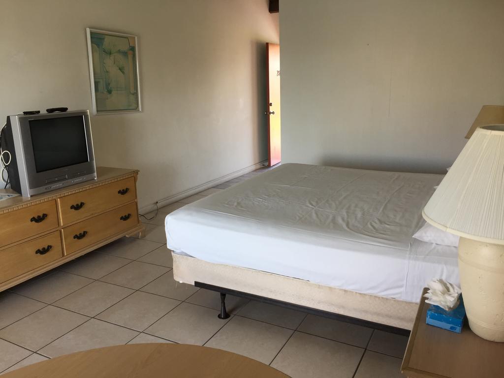 Camelot Waterfront 3*