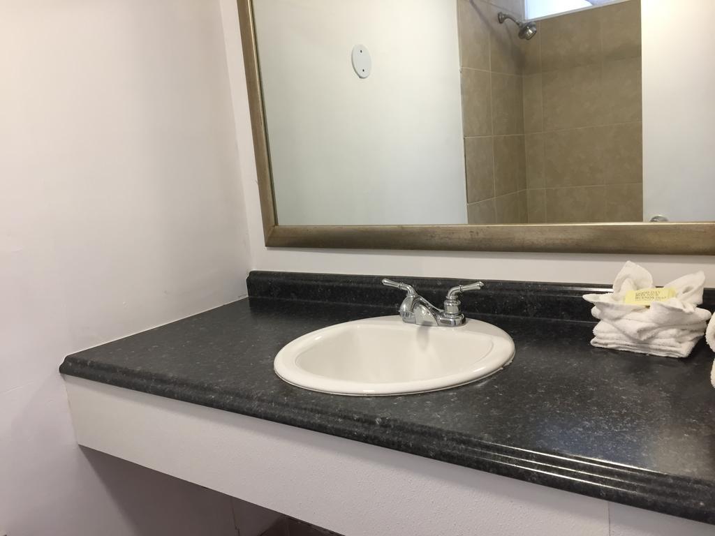 Camelot Waterfront Motel Palm Beach
