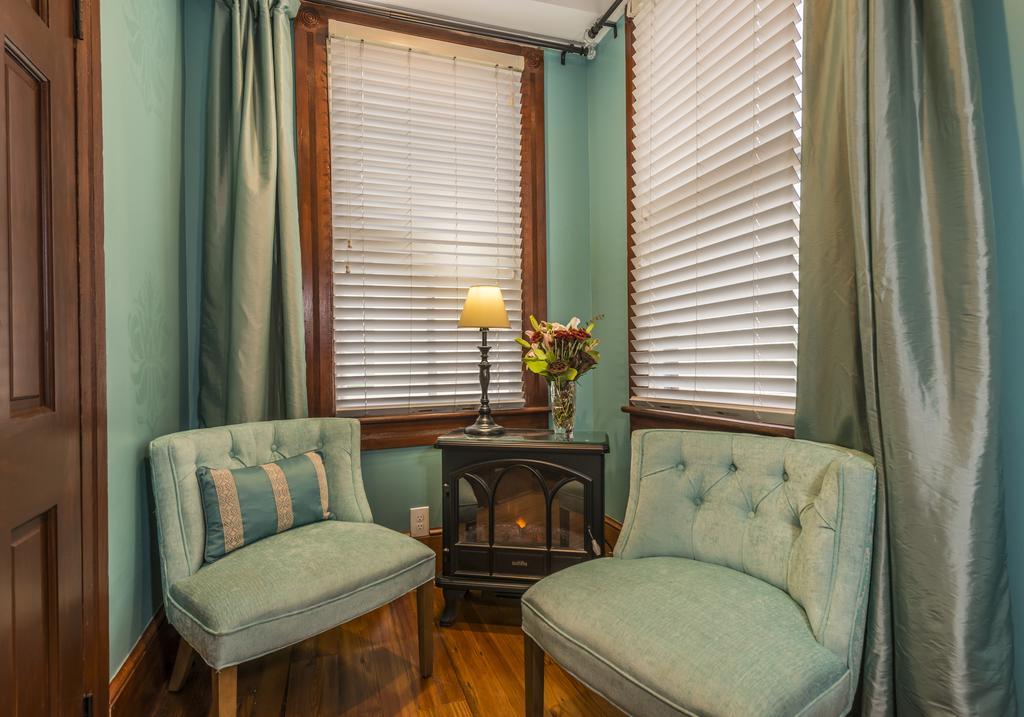 Bed & Breakfast Carriage Way Adults Only - 21 Years Old And Up