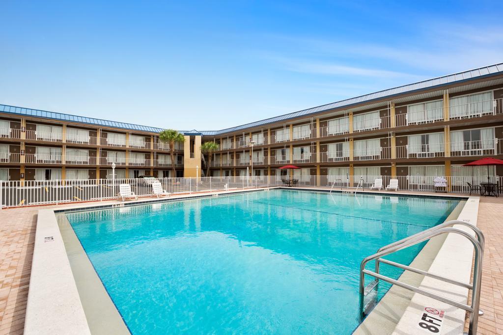 Motel Days Tampa North Of Busch Gardens 2*