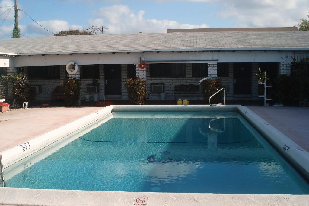 Motel Adobe Hacienda Hollywood