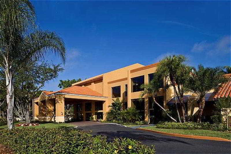 Courtyard By Marriott Sarasota/riverfront 3*