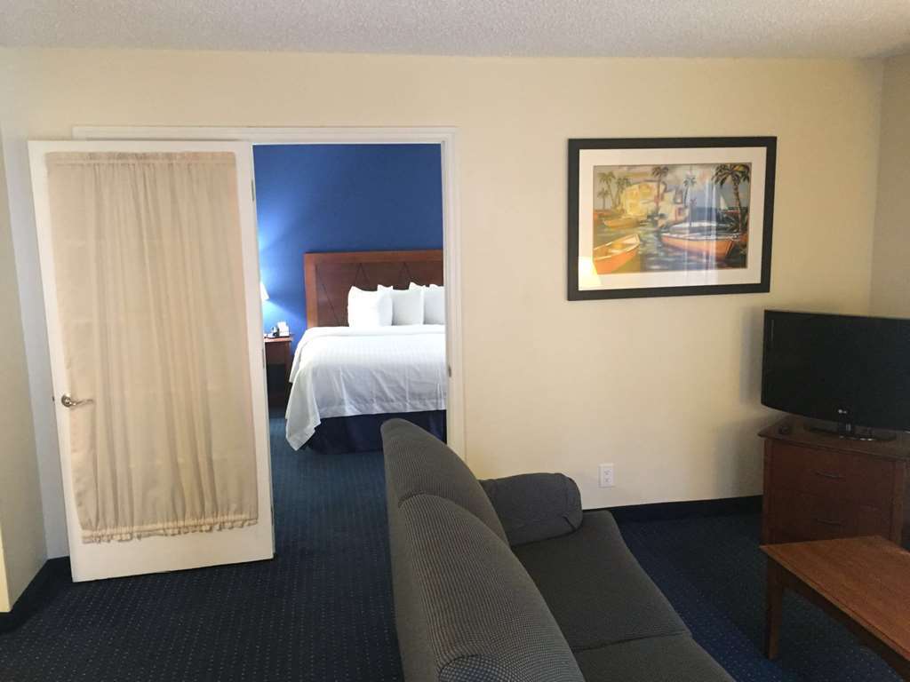Hotel & Miami Airport West 3*