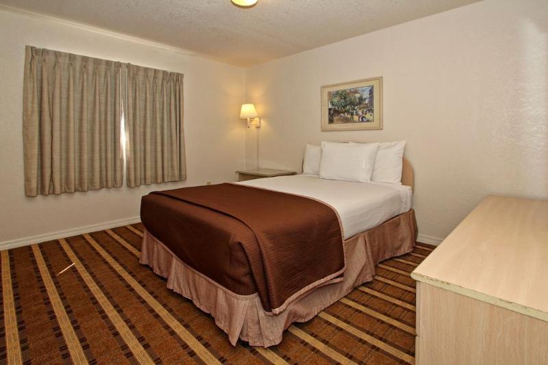 Super 8 By Wyndham Kissimmee/maingate/orlando Area Celebration