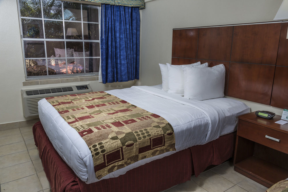 Ramada By Wyndham Flamingo Water Park Kissimmee