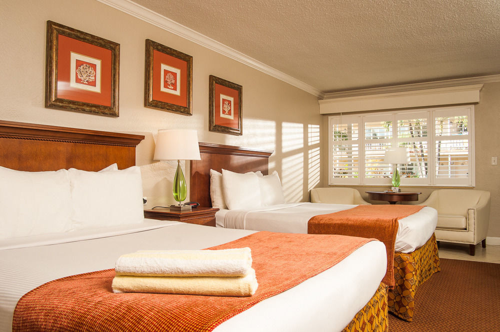 Thunderbird Hotel 3*