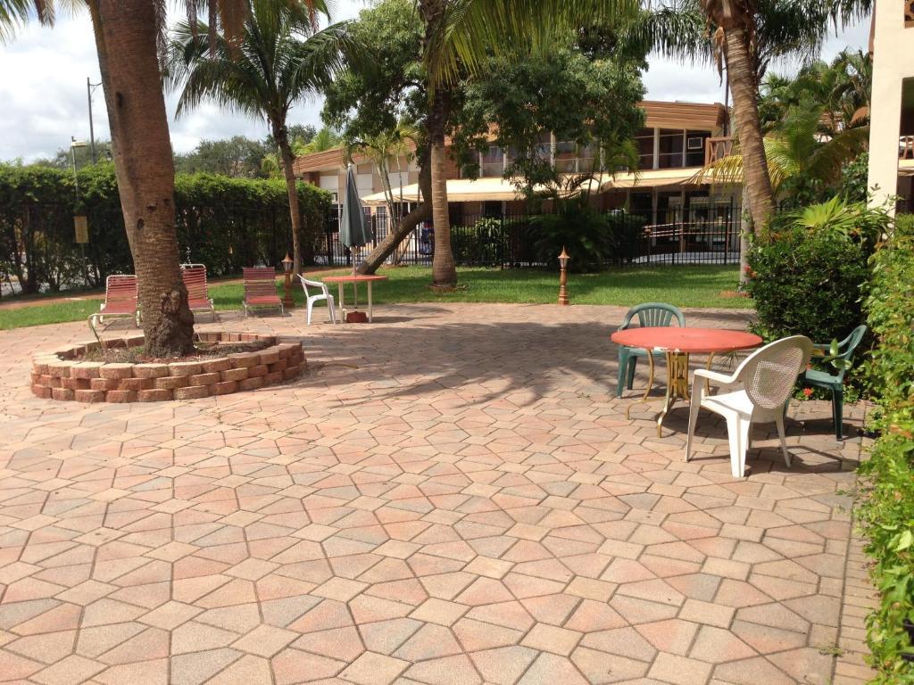 Downtown Hollywood Gardens Inn & Suites Hollywood