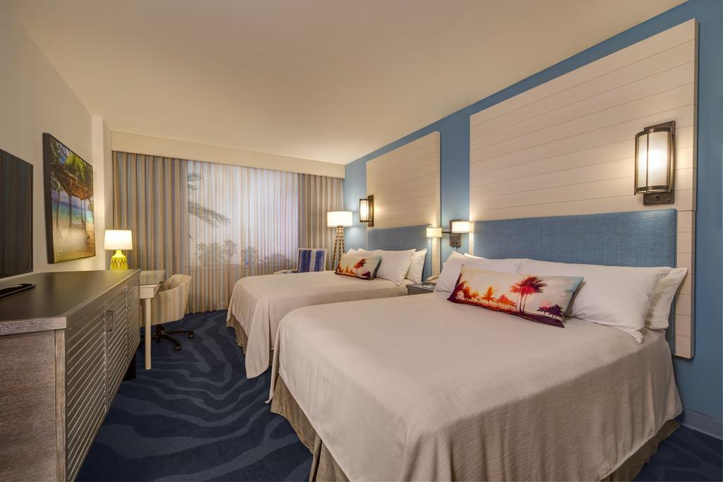 Universal's Loews Sapphire Falls