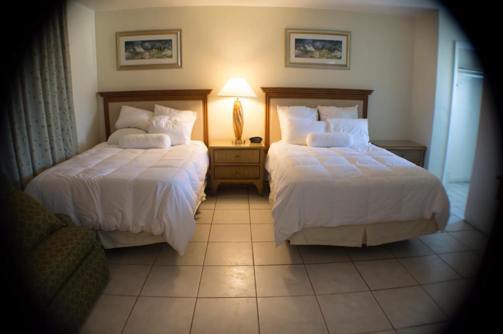 Downtown Hollywood Gardens Inn & Suites