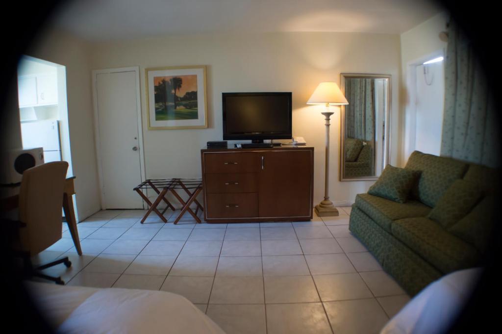 Inn Downtown Hollywood Gardens Inn & Suites Hollywood