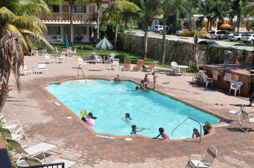 Downtown Hollywood Gardens Inn & Suites Inn