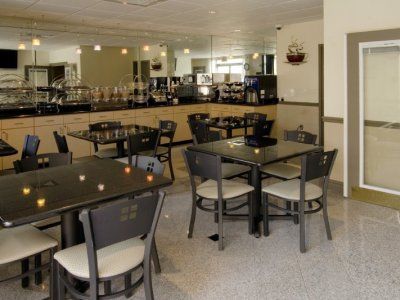 Days & By Wyndham North Naples Hotel