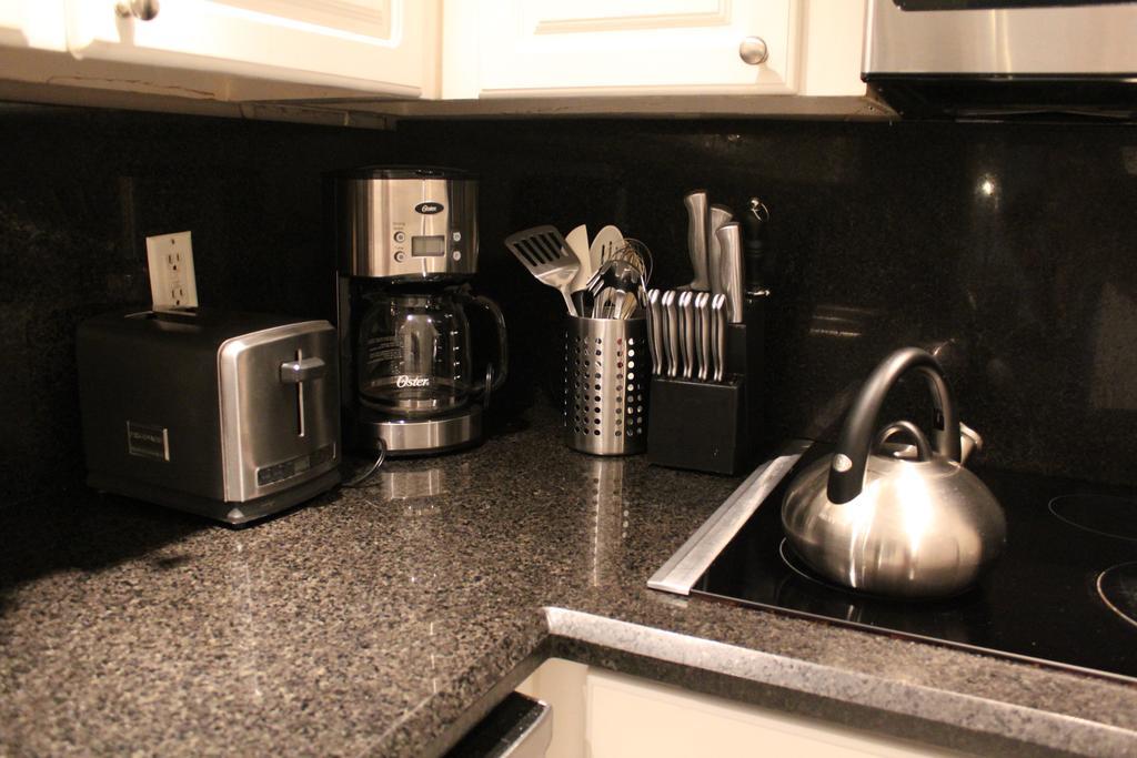 On The - Lux 2 Bedroom Miami Apartment Hollywood