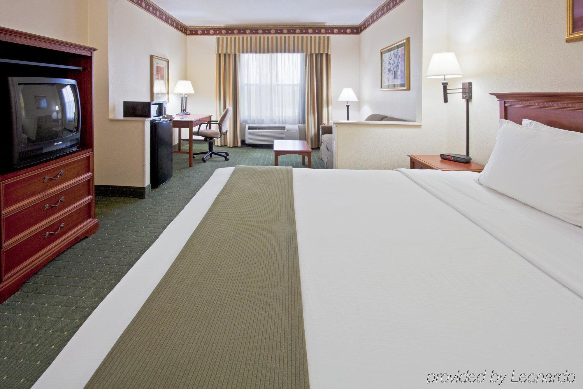 Hotel Express & International Airport By Ihg