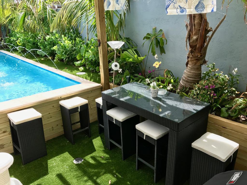 Tropical Garden Bungalow B *