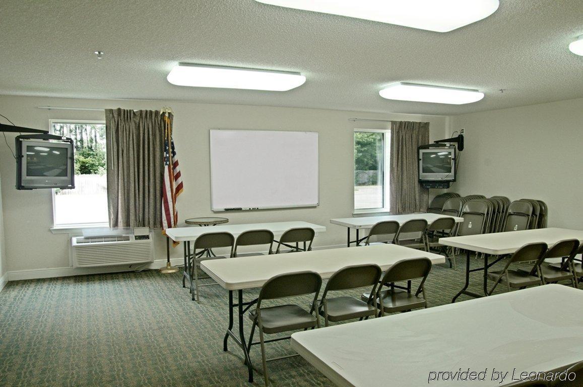 Red Roof & Pensacola East - 2*