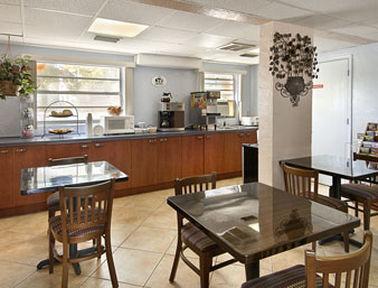 Super 8 By Wyndham Sarasota Area Motel 2*