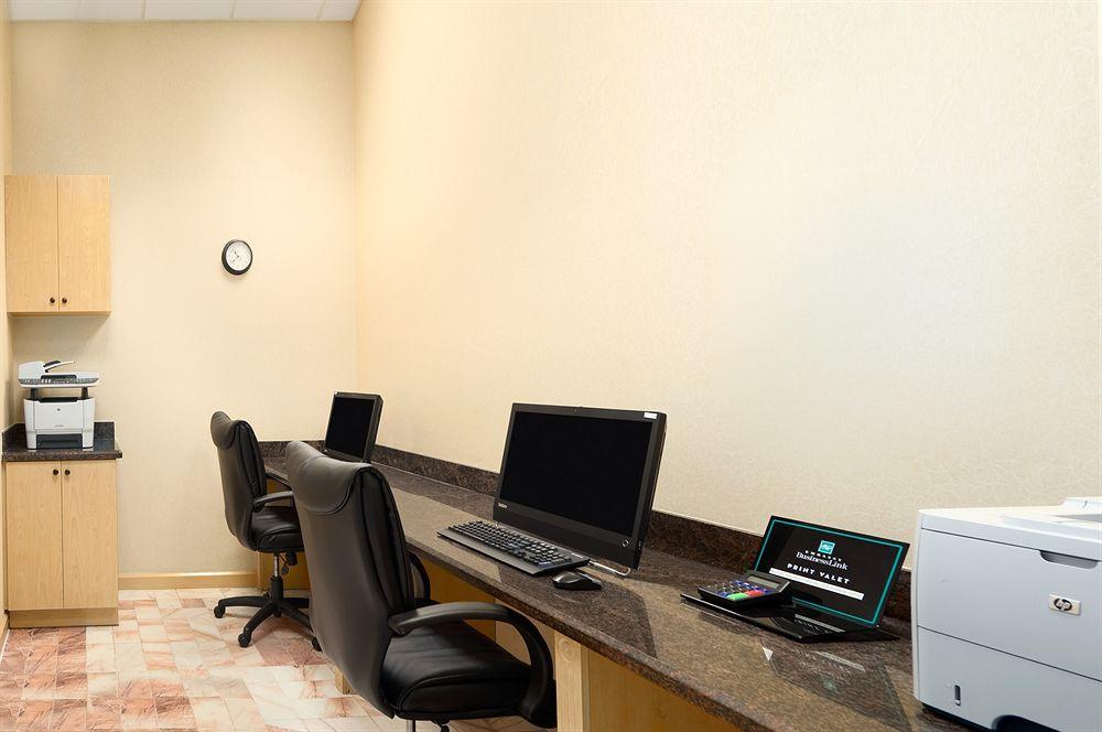 Hotel Embassy By Hilton Palm Gardens Pga Boulevard
