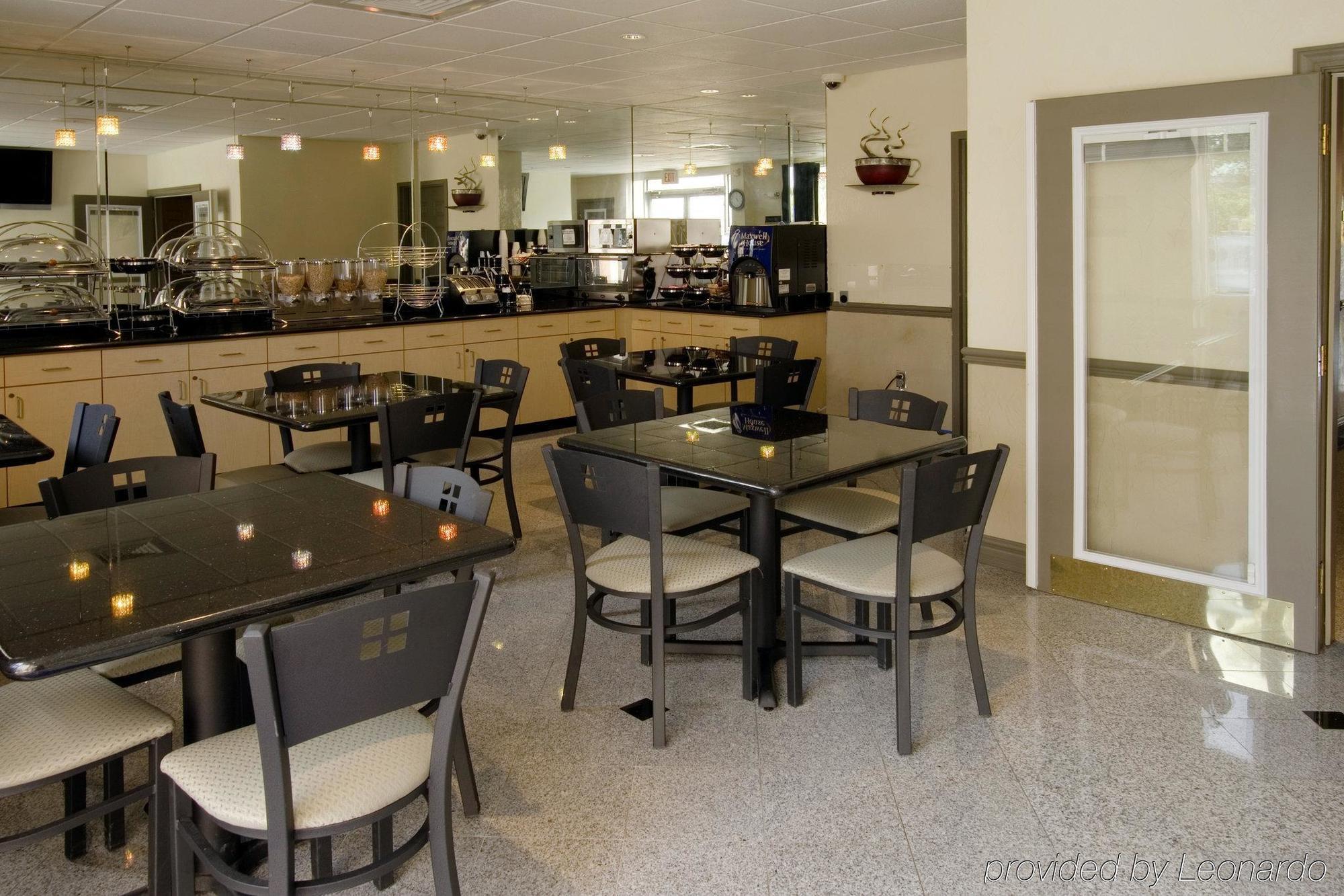 Days & By Wyndham North Naples