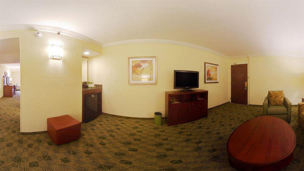 Courtyard By Marriott Sarasota/riverfront Bradenton
