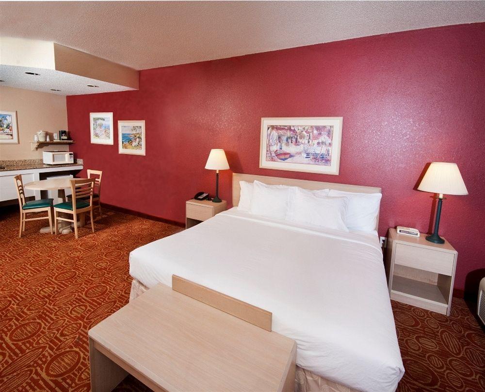 Comfort & I75 Hotel 2*