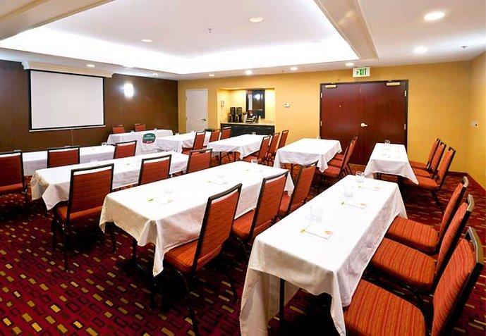 Courtyard By Marriott Hotel
