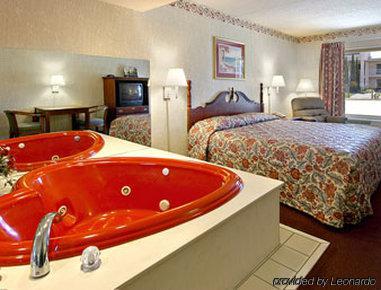 Super 8 By Wyndham Hotel 2*