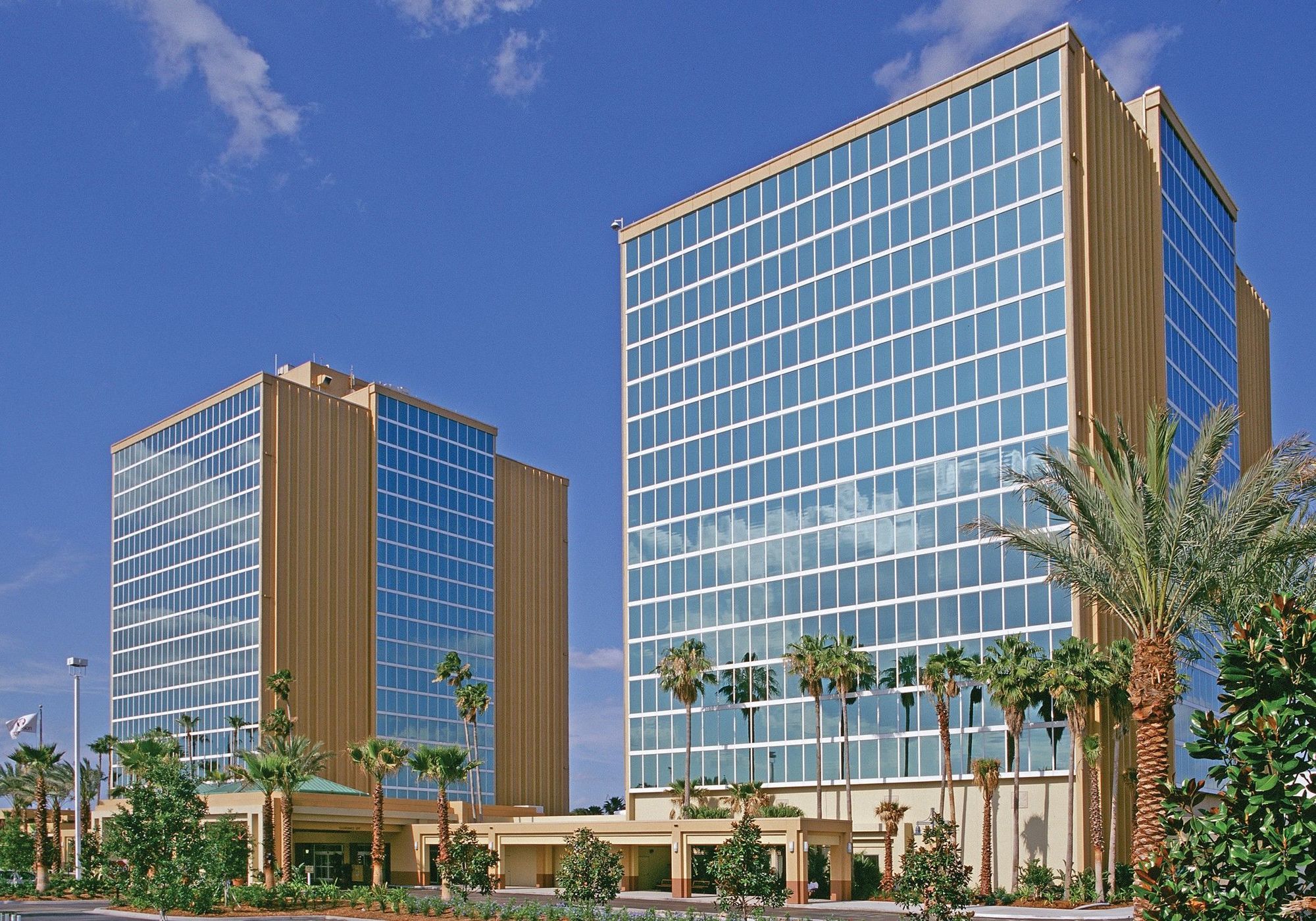 Doubletree By Hilton At The Entrance To Universal Hotel Orlando