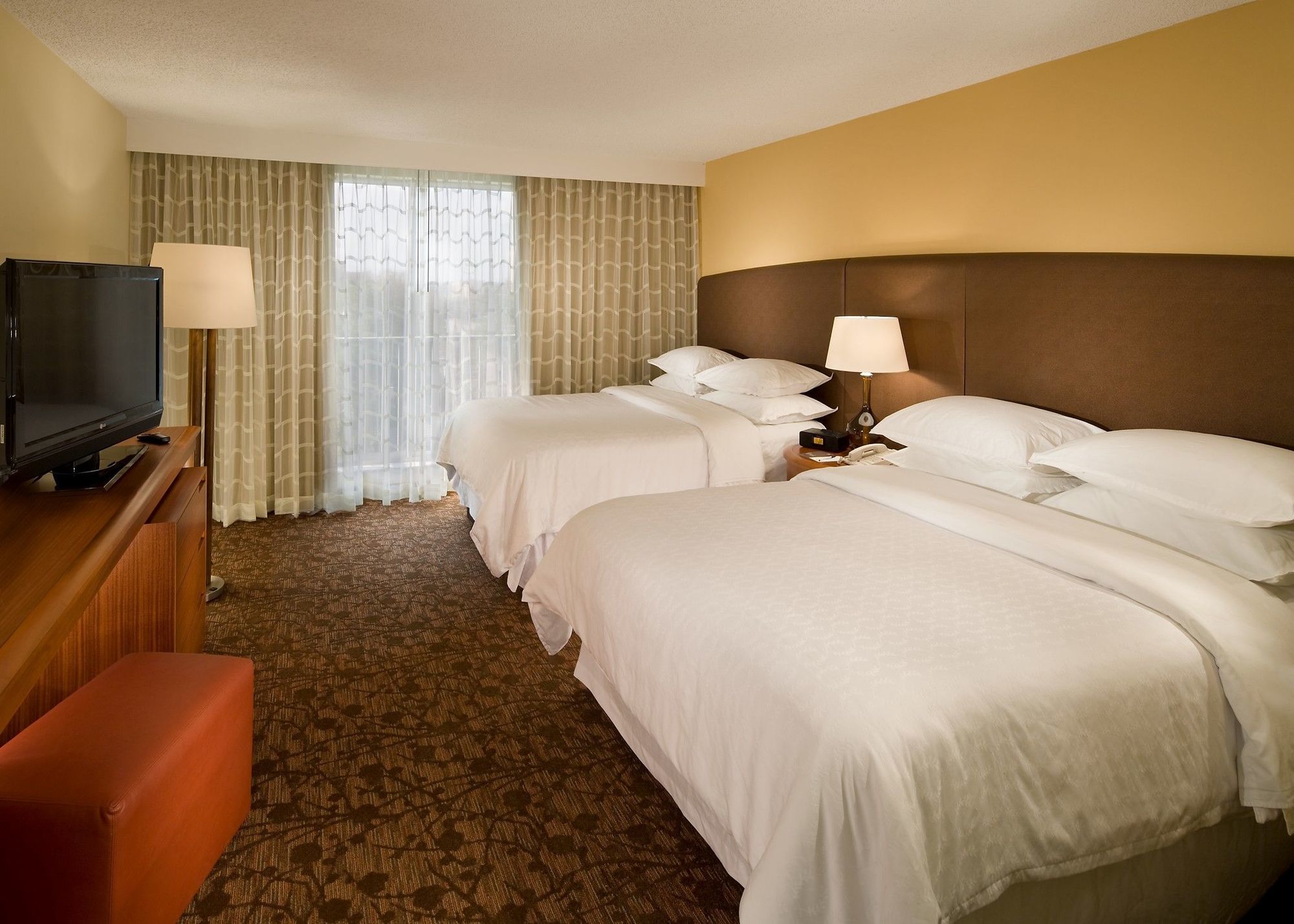 Hotel Four Points By Sheraton Airport Westshore 3*
