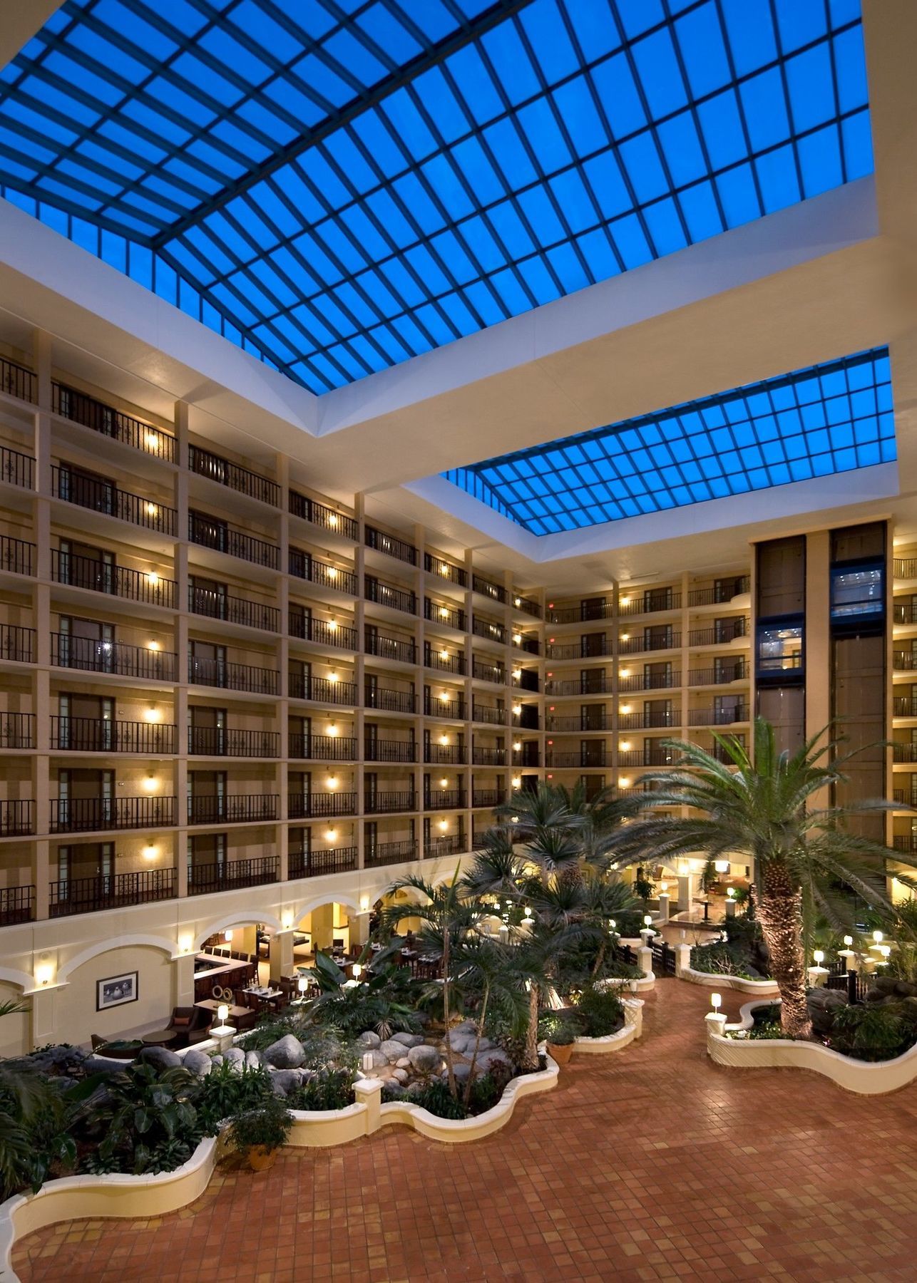 Hotel Four Points By Sheraton Airport Westshore 3*