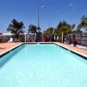 Super 8 By Wyndham Sarasota Area Motel
