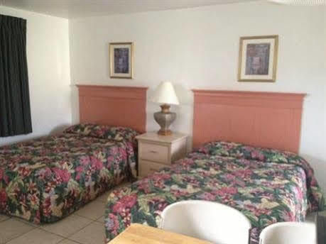 Inn Downtown Hollywood Gardens Inn & Suites 3*