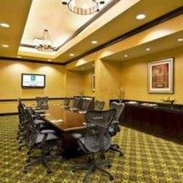 Hotel Embassy By Hilton Brandon 4*